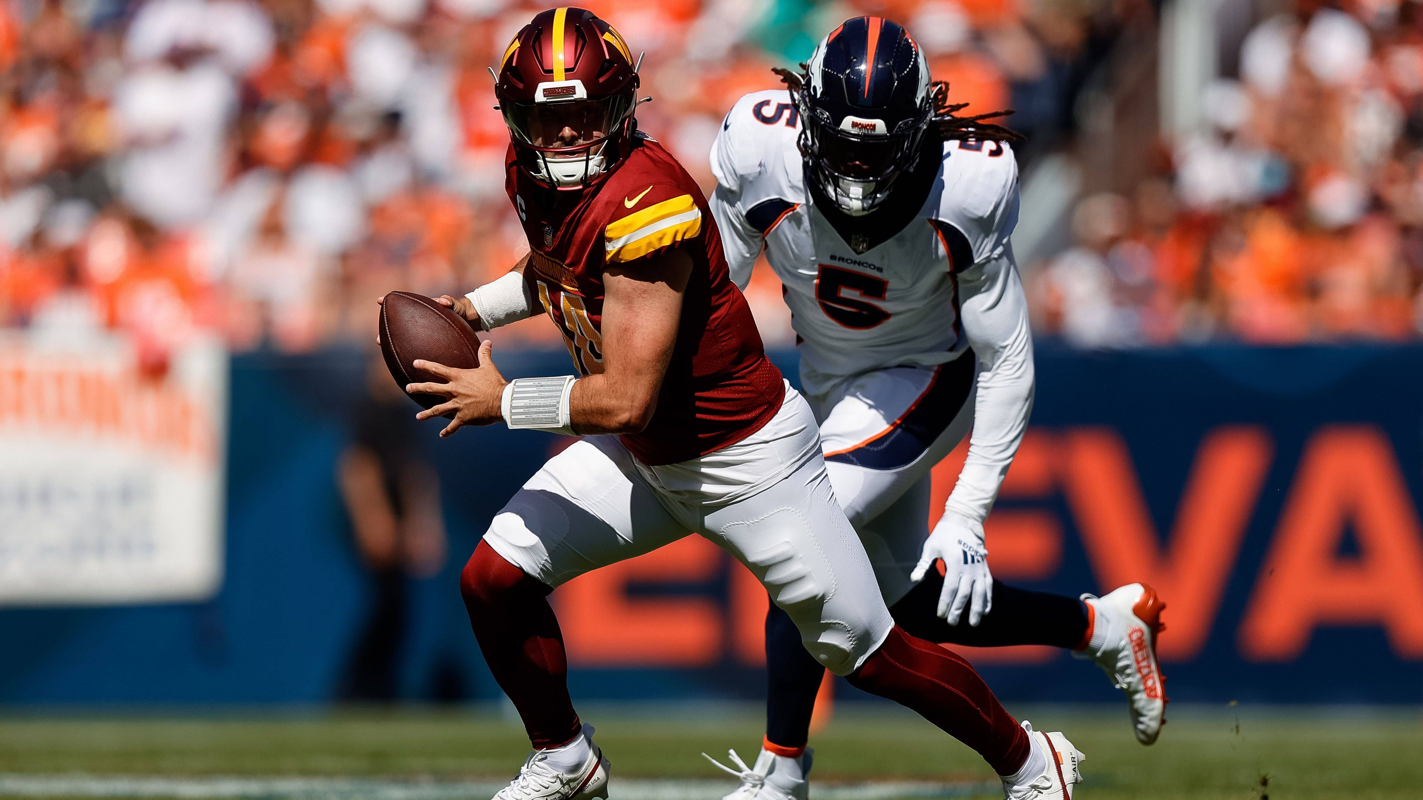 <strong>Gewinner: Sam Howell (Washington Commanders)</strong><br>Nicht wenige Leute waren skeptisch, als die Washington Commanders Quarterback Sam Howell zum Starter ernannten. Armstärke? Durchschnittlich. Beweglichkeit? Ausbaufähig. Genauigkeit? Höchstens okay. So zumindest die Meinung der meisten Experten. In Halbzeit eins sah er gegen die starke Defense der Denver Broncos schwach aus. Zwischendurch stand es 3:21.