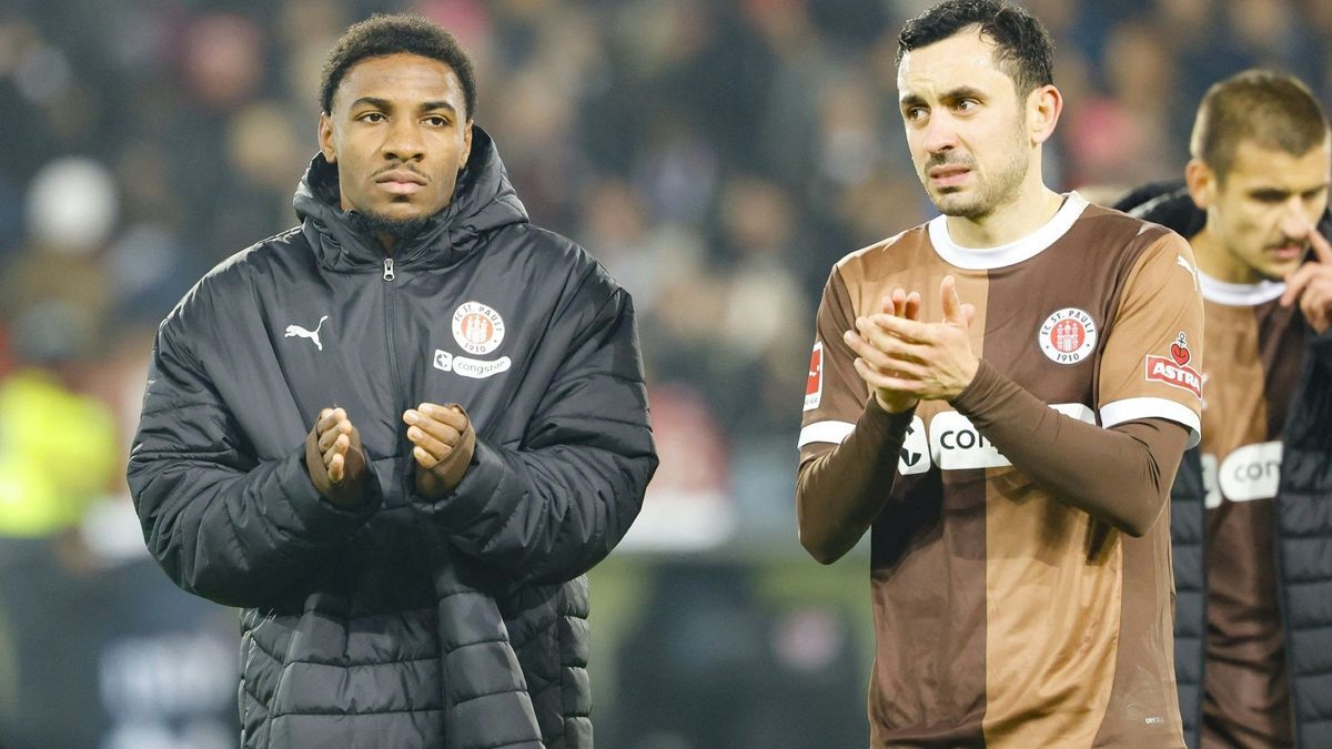 Afolayan (l.) macht Rassismus öffentlich