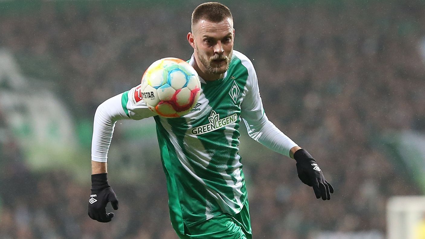 
                <strong>Marvin Ducksch (Werder Bremen)</strong><br>
                Schafft er auch, was im vergangenen Jahr seinem Werder-Sturmpartner Niclas Füllkrug gelang? Noch jedenfalls wartet der 29-Jährige auf einen Anruf des Bundestrainers. Dabei war er mit zwölf Toren und acht Vorlagen ebenfalls daran beteiligt, dass Werder in der abgelaufenen Saison als Aufsteiger nie wirklich in Abstiegsgefahr geriet.
              