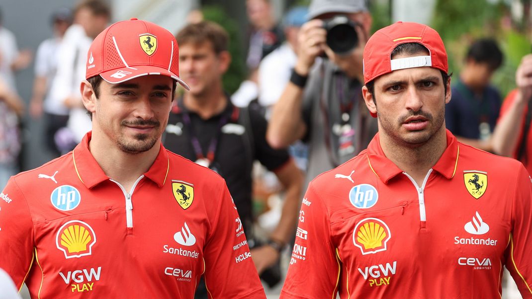 Foto IPP Enrico Schiavi Budapest 20-07-2024 Formula 1 F1 Gran Premio di Ungheria 2024 Box Paddock nella foto: da sx. Charles Leclerc - Ferrari con Carlos Sainz - Ferrari Budapest italy NOTxINxITAxFIN Copyright: xR4924_italyphotopressx