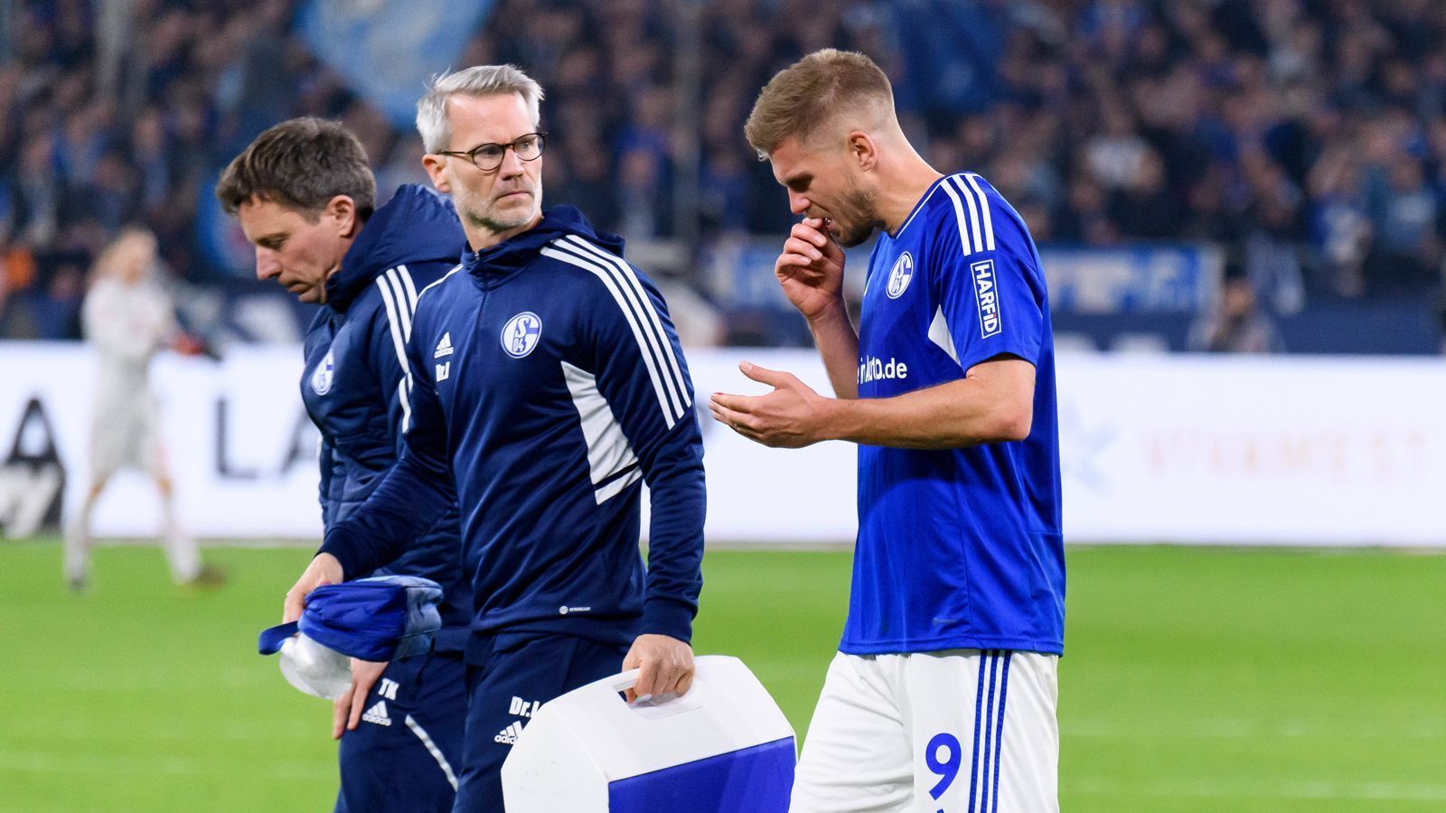 
                <strong>Platz 14: FC Schalke 04</strong><br>
                Ausfalltage insgesamt: 1.802Größe des Kaders: 35Durchschnittliche Ausfallzeit pro Spieler: 51,49
              