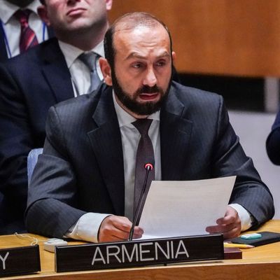 Armeniens Außenminister Ararat Mirzoyan spricht vor den Vereinten Nationen.