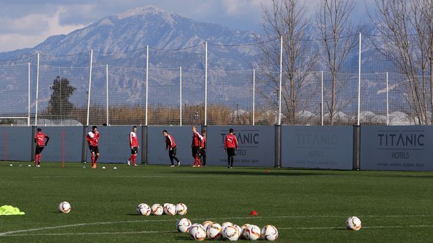 
                <strong>VfB Stuttgart</strong><br>
                Dann geht es auch für sie am 5. Januar ins Trainingslager nach Belek.
              