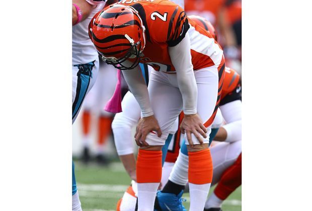 
                <strong>Cincinnati Bengals - Carolina Panthers 37:37 n.V.</strong><br>
                Aber Mike Nugent lässt sich dadurch nur mehr verunsichern. Der Kicker setzt in den letzten Sekunden seinen Versuch aus 37 Yards daneben - damit bleibt es beim höchsten Remis der NFL-Geschichte seit der Einführung der Overtime.
              