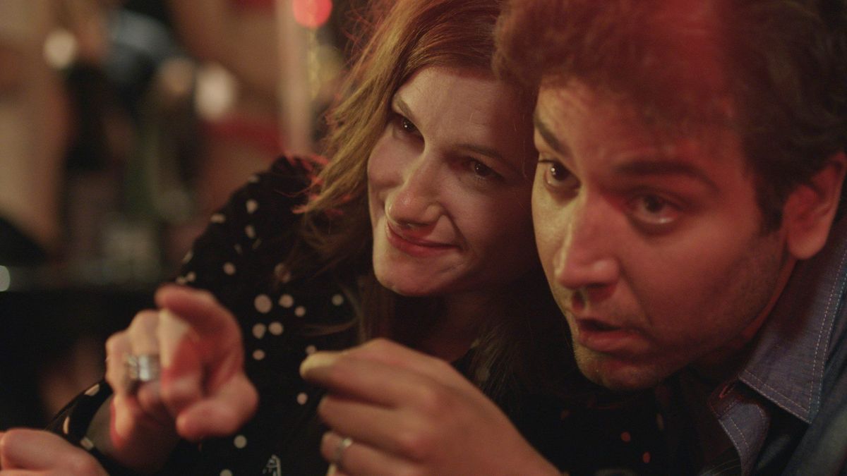 Kathryn Hahn und Josh Radnor im Film "Love. Sex. Life." (Afternoon Delight, 2013).