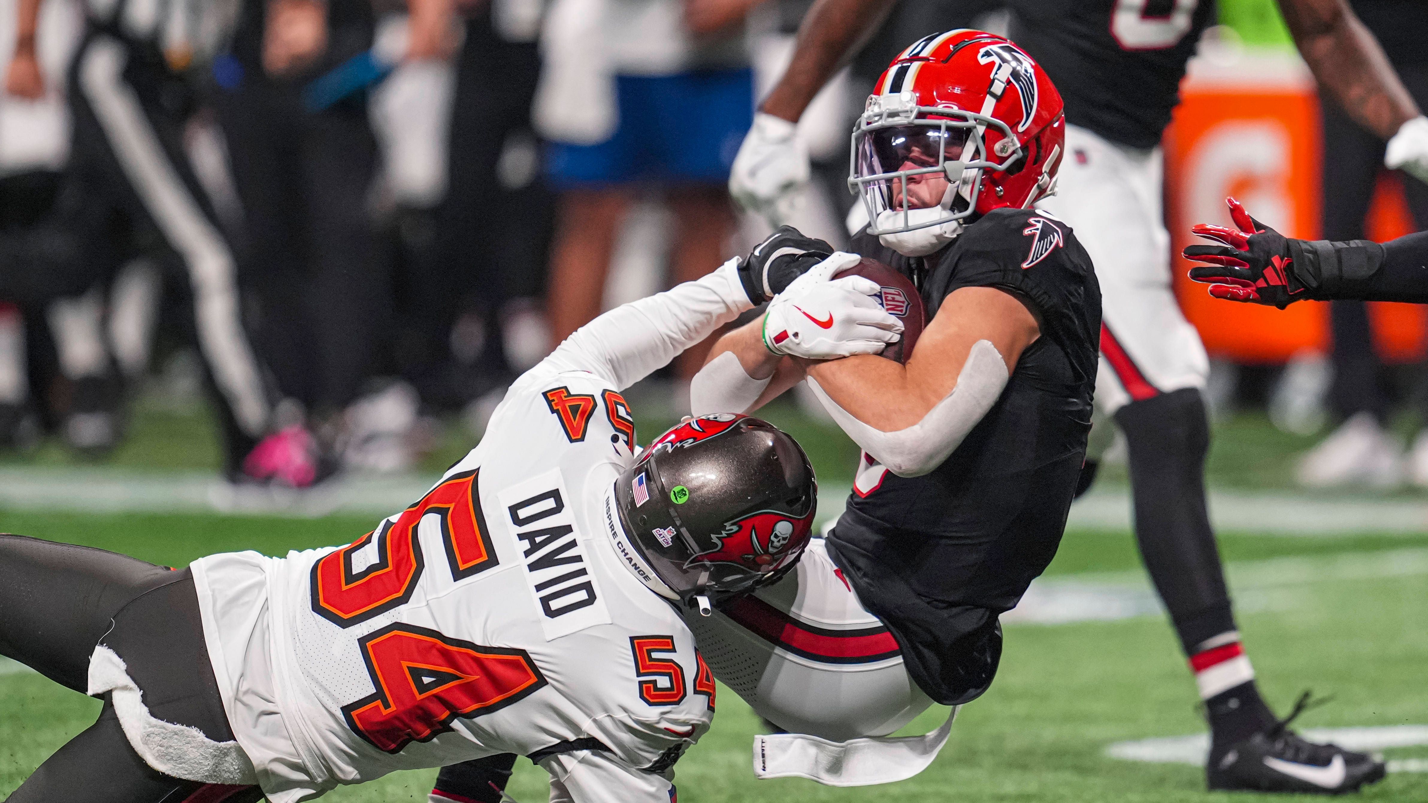 <strong>NFL - Top 100 Spieler der Saison 2024: Plätze 100 bis 91 bekannt</strong><br>Jedes Jahr veröffentlicht die <a data-li-document-ref="83068" href="https://www.ran.de/sports/american-football/nfl">NFL</a>&nbsp;eine Liste der 100 besten Spieler der abgelaufenen Saison. Gewählt werden diese ausschließlich von den Spielern selbst. Bisher sind die ersten zehn Namen bekannt. <strong><em>ran</em></strong> zeigt die Plätze 91 bis 100.