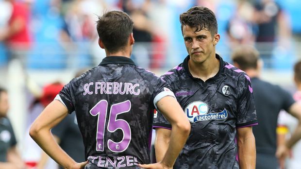 
                <strong>SC Freiburg</strong><br>
                Die Abgänge von Vincenzo Grifo (nach Gladbach) und Maximilian Philipp (zum BVB) tun mal wieder weh, nachgerüstet haben die Breisgauer mit Yoric Ravet und Marco Terrazzino (Foto). Daneben setzt der Klub wie gehabt wieder auf Talente und Eigengewächse. Pluspunkt: Die überraschende Dreifachbelastung hat sich schon wieder erledigt. ran-Note: 4+
              