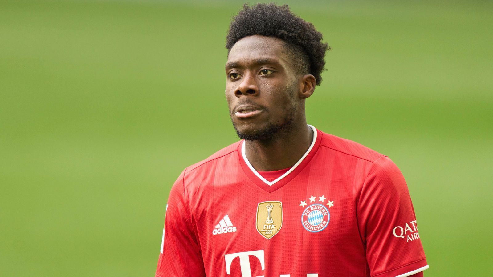 
                <strong>Platz 3 (geteilt): Alphonso Davies (FC Bayern München)</strong><br>
                Wie bei den meisten anderen Marktwertverlierern gab es bei Alphonso Davies einen Leistungseinbruch, wenn auch einen kleinen. Nach der Corona-Pause im Frühjahr 2020 kam schien Davies nur noch selten von der Linksverteidiger-Position, machte seinen Job aber nur selten schlecht. Dennoch wurde sein Wert von "transfermarkt.de" um fünf Millionen Euro gesenkt, beträgt aber immer noch stolze 70 Millionen.
              