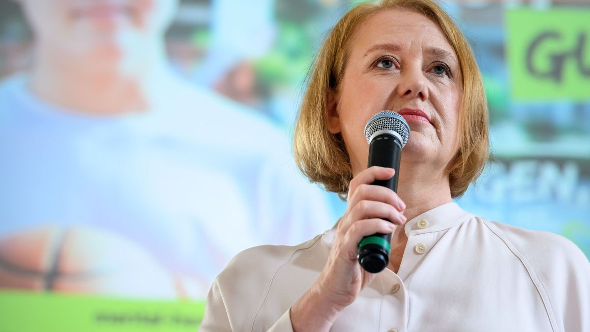 Familienministerin Lisa Paus (Grüne) fordert bezahlten Sonderurlaub für Väter nach der Geburt eines Kindes.