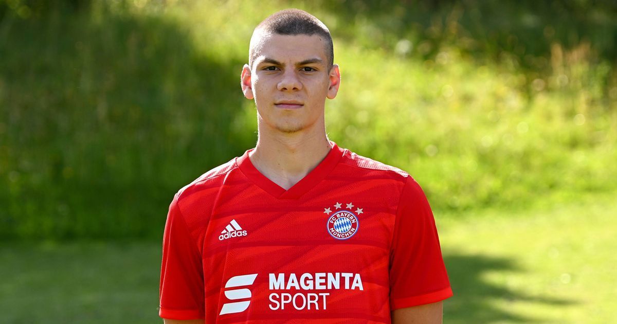 
                <strong>Daniels Ontuzans</strong><br>
                Daniels Ontuzans spielt seit der U11 für den deutschen Rekordmeister und ist damit ein echtes Eigengewächs. Aufgrund gesundheitlicher Probleme kam der offensive Mittelfeldspieler in der vergangenen Saison nur auf neun Einsätze in der A-Jugend des FC Bayern. Der lettische Nationalspieler ist in der kommenden Saison für die Amateure des FC Bayern eingeplant, mit denen er bereits Ende Juni im Trainingslager war.
              