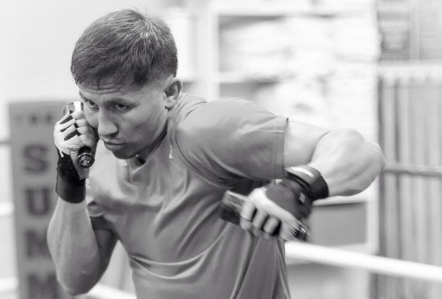 
                <strong>Das ist Gennady Golovkin</strong><br>
                Zum Start der Trainings-Partnerschaft schreibt Sanchez die Namen von Muhammad Ali, Sugar Ray Robinson, Manny Pacquiao und Floyd Mayweather auf eine Tafel. "Gib mir drei Jahre", verspricht er Golovkin, "und ich bringe dich an die Spitze dieser Liste."
              