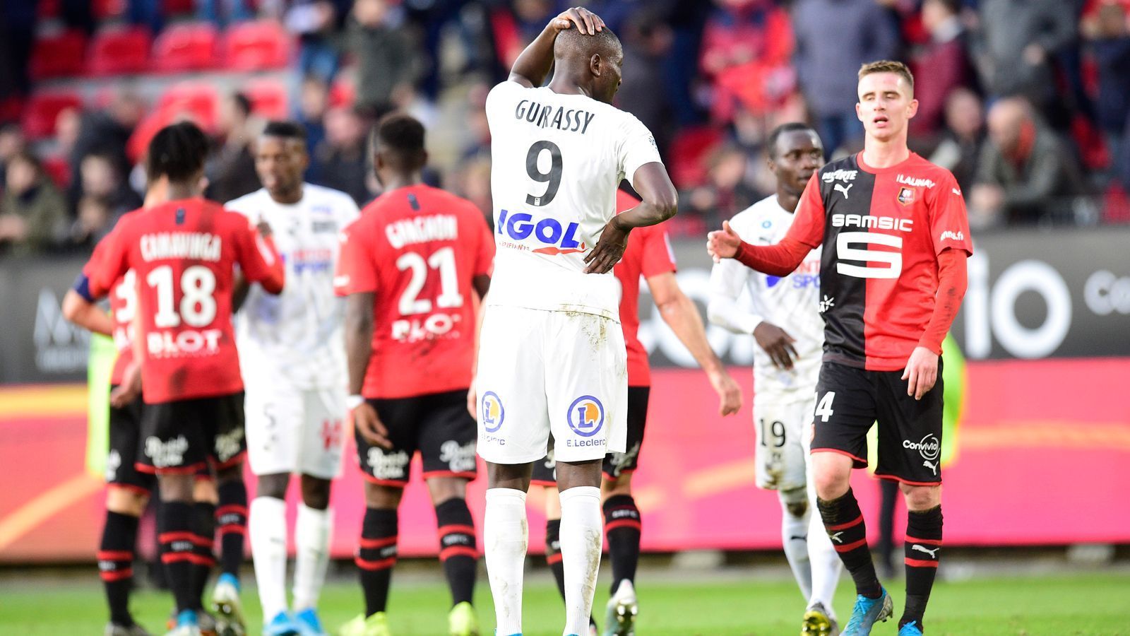 
                <strong>Amiens SC (Ligue 1/Frankreich)</strong><br>
                ... der Amiens SC. Eine der wenigen positiven Überraschungen beim Absteiger war Stürmer Serhou Guirassy. Der 24-jährige Franzose kam im Sommer 2019 vom 1. FC Köln zurück in seine Heimat und erzielte neun der 31 Saisontreffer des ASC.
              