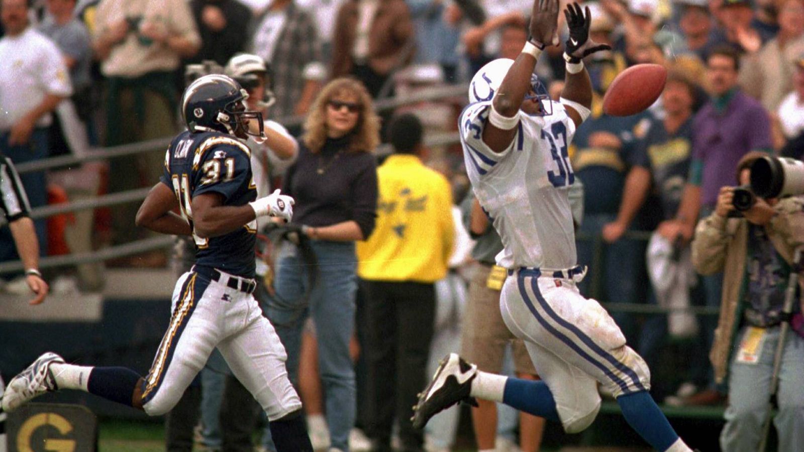 
                <strong>San Diego Chargers at Indianapolis Colts - 2 Stunden 29 Minuten</strong><br>
                Schon wieder die schnellen Colts: Gegen die Chargers, die damals noch in San Diego angesiedelt waren, setzte es 1996 zwar eine 19:26-Niederlage, aber immerhin wurde ein neuer Rekord aufgestellt. Nach nur zwei Stunden und 29 Minuten hatten die Spieler Feierabend.
              