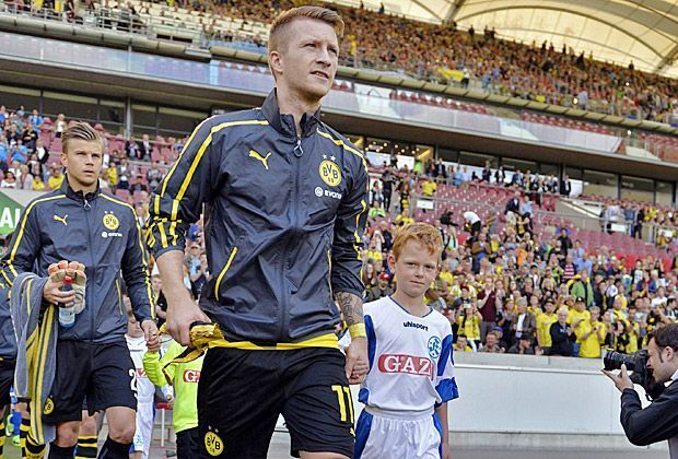 
                <strong>Marco Reus ist wieder da</strong><br>
                71 Tage nach seinem verletzungsbedingten WM-Aus beim letzten Testspiel der Nationalmannschaft am 6. Juni gegen Armenien feiert Marco Reus im DFB-Pokal gegen die Stuttgarter Kickers sein Comeback. Der 25-Jährige trägt dabei als Vertreter von Mats Hummels sogar gleich die Kapitänsbinde.
              