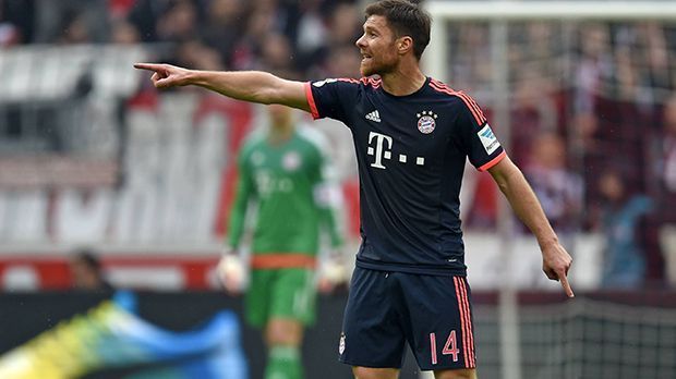 
                <strong>Xabi Alonso</strong><br>
                Xabi Alonso: Mit seiner Präsenz und Routine half der Spanier den Bayern, nach der hektischen Anfangsphase das Übergewicht im Mittelfeld zu gewinnen. Xabi Alonso zeigte sich gewohnt ball- und passsicher, mit einigen guten, langen Bällen in die Spitze. Brachte kurz vor der Pause Kimmich mit einem zu kurzen Anspiel in Bedrängnis. Trat dafür die Ecke, die zum 2:1 führte. Ging in den Schlussminuten für Bernat. ran-Note: 3
              