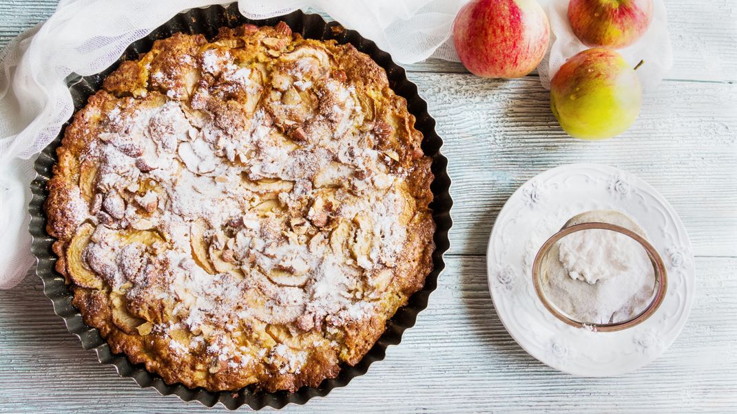 Damit du auch während deiner Diät nicht auf einen köstlichen warmen Apfelkuchen verzichten musst, gibt es hier eine Variante in Low Carb.