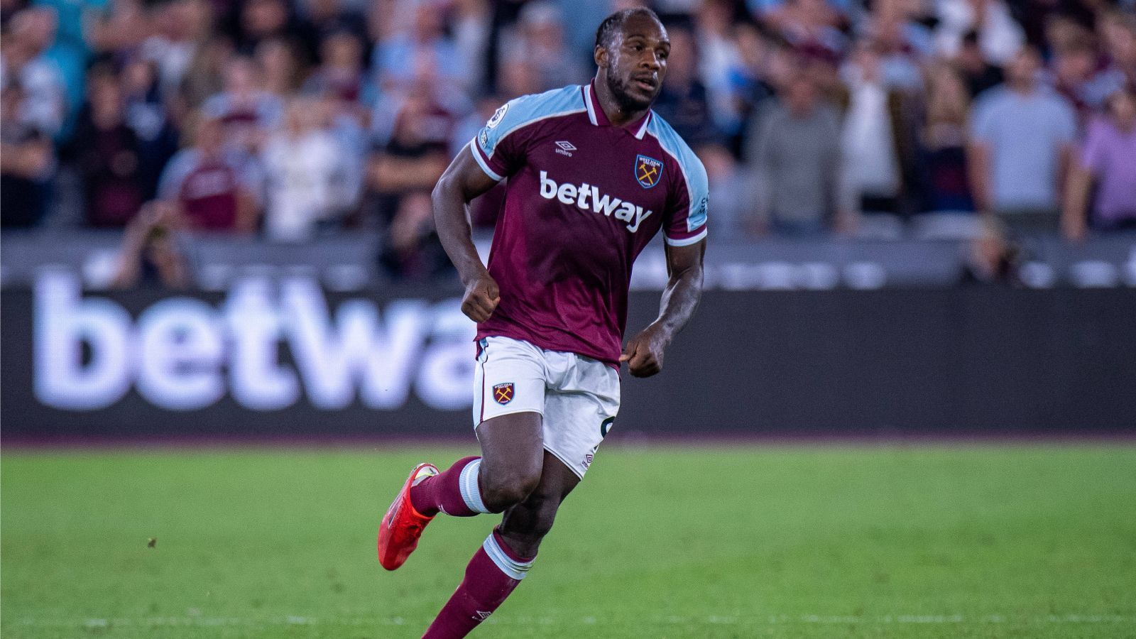 
                <strong>West Ham United</strong><br>
                &#x2022; 1. Michail Antonio (49 Tore, im Bild) -<br>&#x2022; 2. Paolo Di Canio (48) -<br>&#x2022; 3. Mark Noble (46)<br>
              