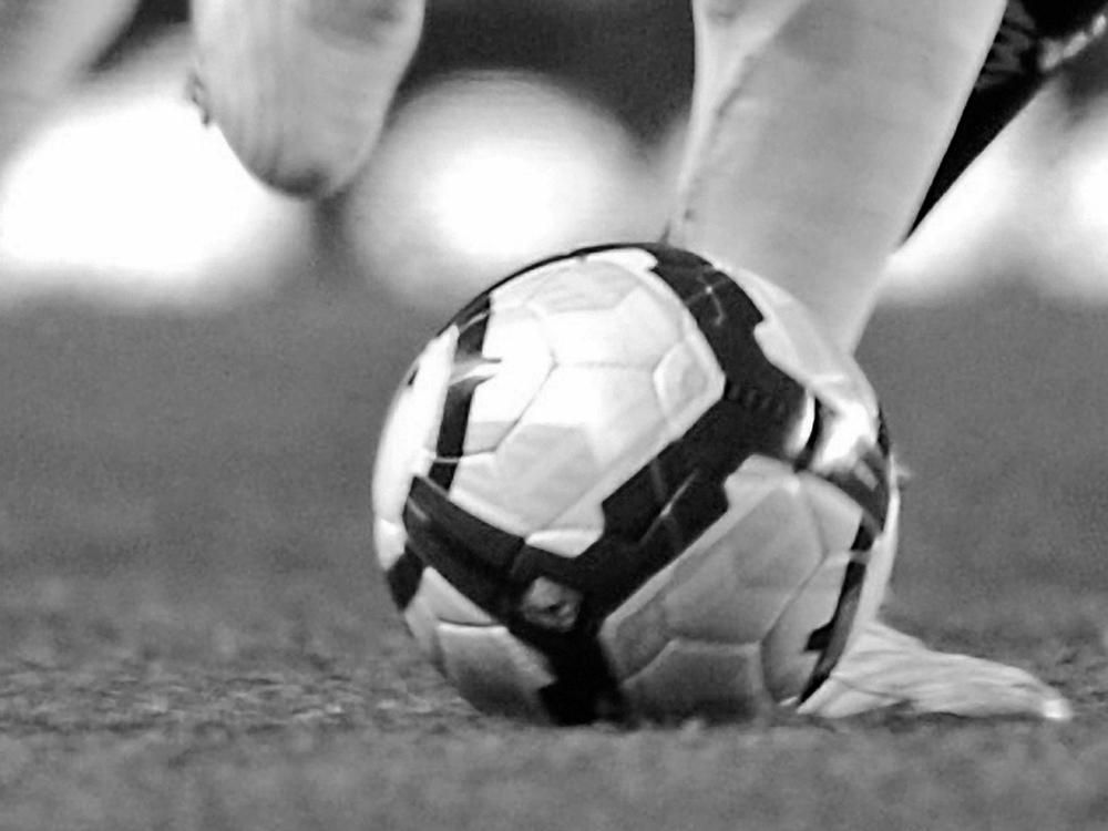 Nigerianischer Fußballer stirbt auf dem Spielfeld