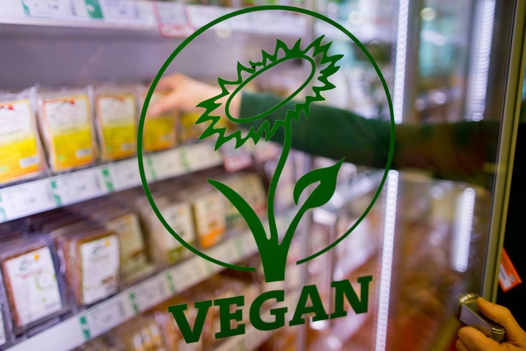 Vegane Lebensmittel gibt es längst nicht mehr nur im Reformhaus, sondern auch im Supermarkt.