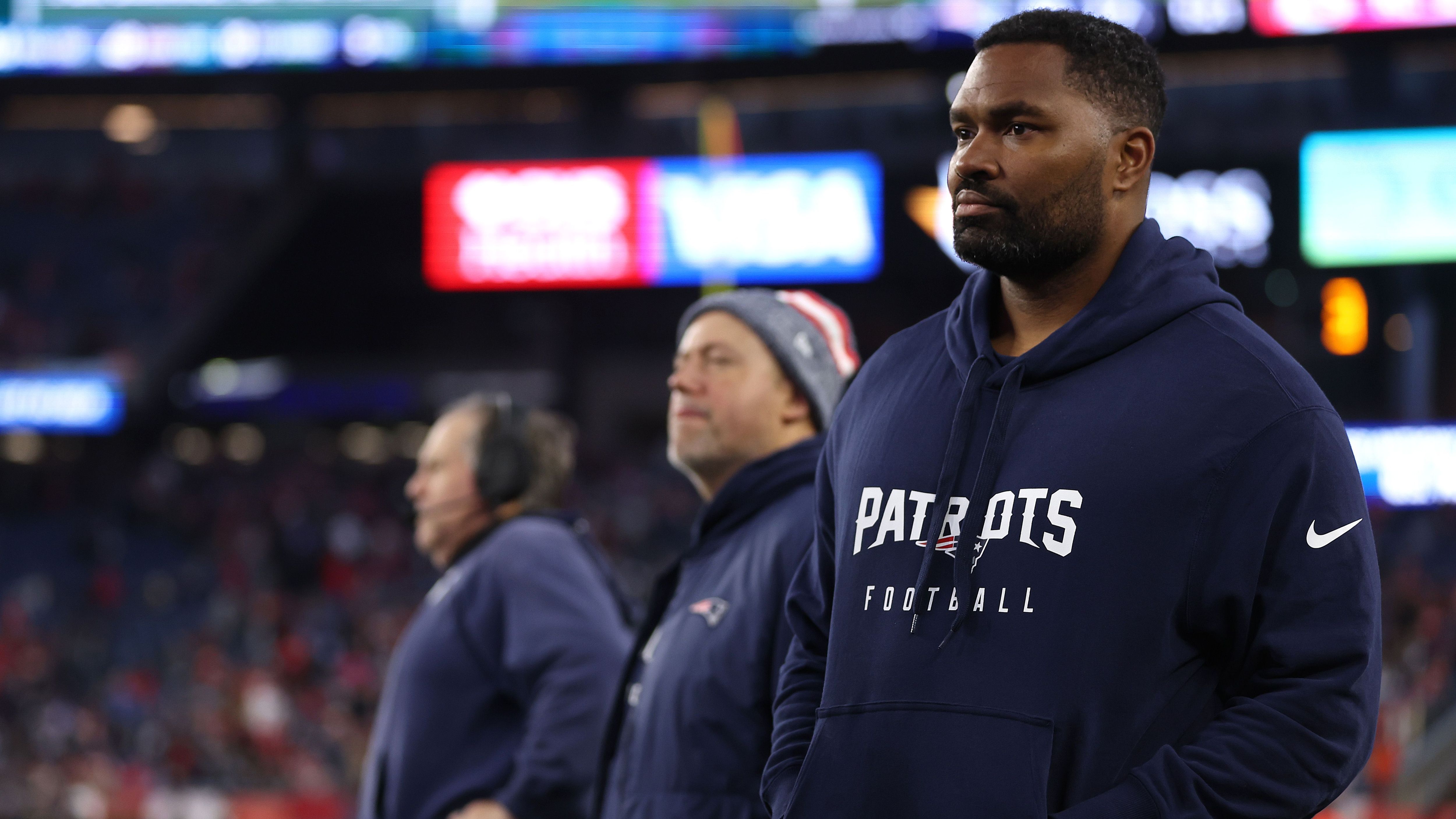 <strong>Patriots: Schlüsselfaktoren</strong><br>Mayo (zuvor Linebacker-Coach) wird sich wohl größtenteils auf die Defense konzentrieren, hat dort mit Barmore und Judon zwei Unterschiedsspieler. Die Offense muss der neue OC Alex van Pelt, Ex-QB und jahrelang QB-Coach, ins Rollen bringen. Das Hauptaugenmerk liegt natürlich auf Maye und dessen Entwicklung - performt er (und auch die O-Line), könnte was gehen. Aber nicht viel...