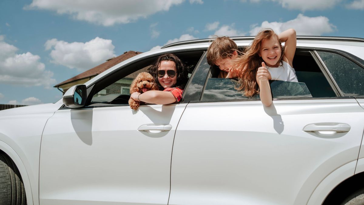 Familie im Auto