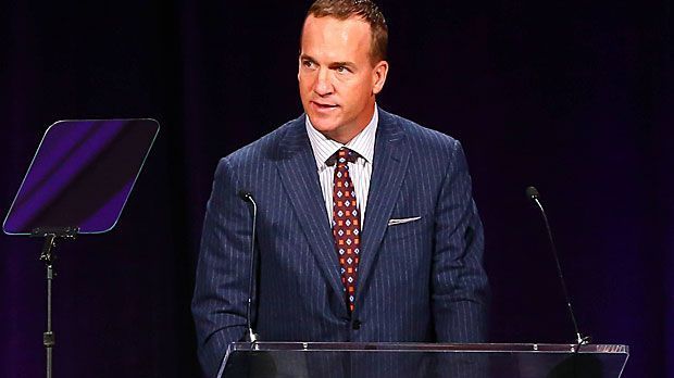 
                <strong>Platz 5: Peyton Manning (24 Millionen Euro)</strong><br>
                Platz 5: Peyton Manning (24 Millionen Euro). Der ältere Bruder von Eli ist eine Legende. Neben dem Super-Bowl-Sieg 2007 mit den Colts schmückt sich der Quarterback der Denver Broncos mit vielen persönlichen Auszeichnungen. 10,7 Millionen Euro Sponsoreneinnahmen sind Bestwert in dieser Auflistung. In Denver verdient er zudem 13,3 Millionen Euro.
              