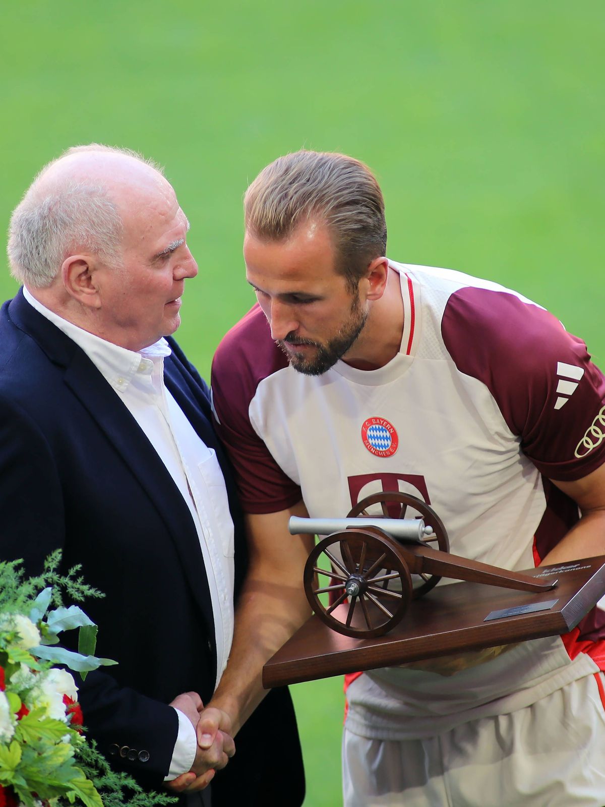 München, Deutschland 01. September 2024: Fussball, Herren, Bundesliga, Saison 2024 2025, FC Bayern München - SC Freiburg, Allianz Arena Uli Hoeneß, Hoeness, Ehrenpräsident (FC Bayern München) (lil....