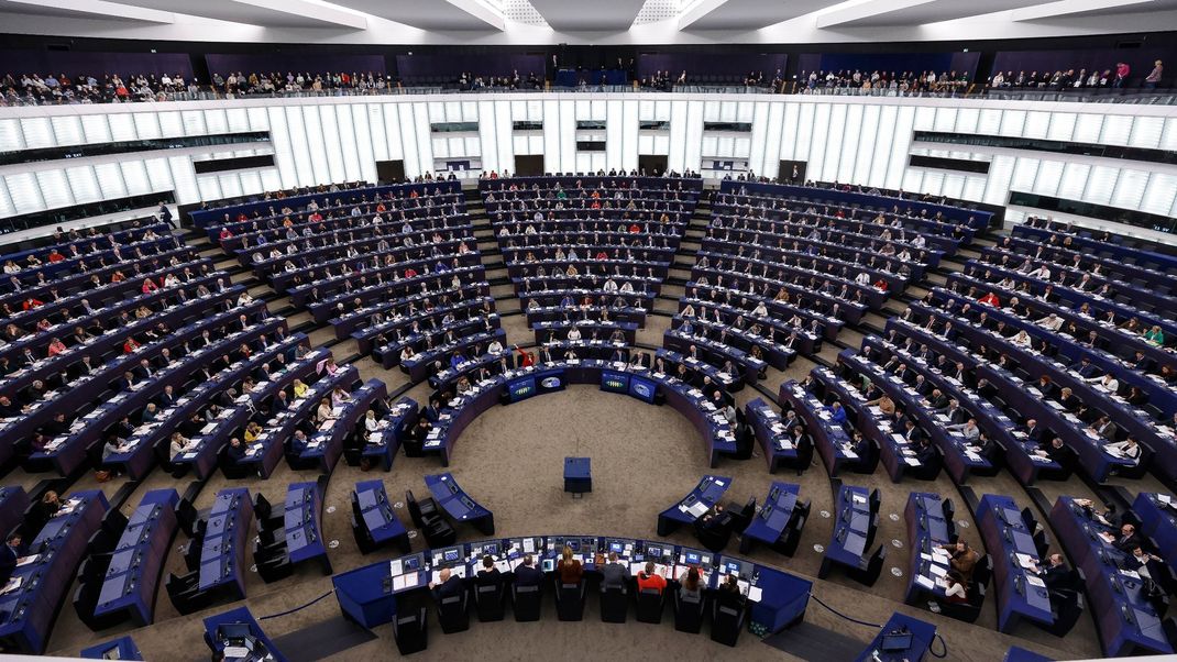 Ins EU-Parlament werden zukünftig 720 statt bisher 705 gewählte EU-Abgeordnete einziehen.