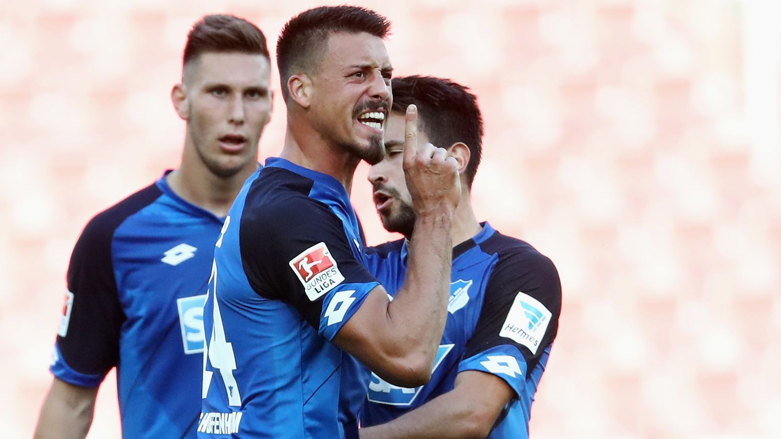 
                <strong>Die besten Sprüche von Sandro Wagner</strong><br>
                "Ich habe Hoffenheim zu einer besseren Mannschaft gemacht. Bevor ich da war, war dort nicht dieser Erfolg. Das hat sich geändert, seit ich da bin." (Sandro Wagner über die Auswirkungen seines Wechsel zu 1899 Hoffenheim)
              