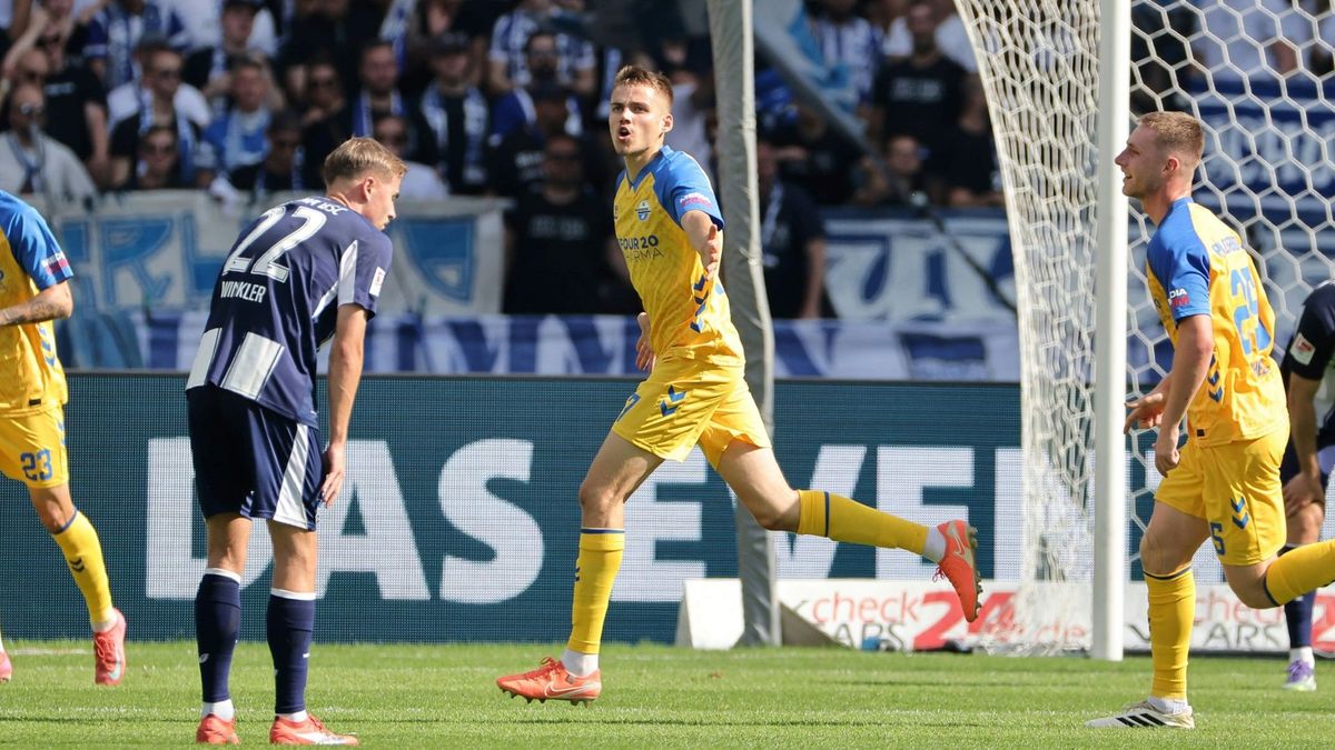 Filip Bilbija jubelt nach seinem ersten Tor