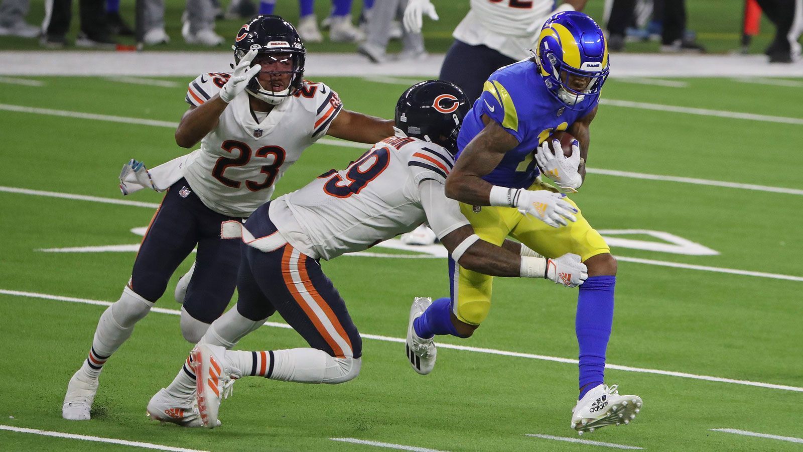 
                <strong>Chicago Bears at Los Angeles Rams</strong><br>
                &#x2022; Kickoff: Montag, 13. September 2021, 2:20 Uhr deutscher Zeit<br>
              