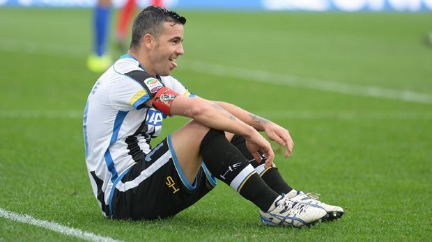 
                <strong>Antonio Di Natale (39 Jahre)</strong><br>
                Auch der mittlerweile 39-jährige Antonio di Natale hat noch Lust auf Fußball. Nach rund zwölf Jahren bei Udinese Calcio in der Serie A ist der 1,70 Meter kleine Italiener momentan auf Vereinssuche.
              