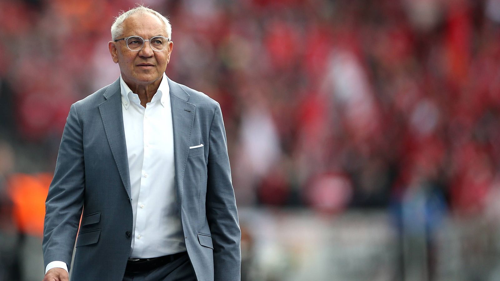 <strong>Platz 7: Felix Magath (502 Bundesliga-Spiele)</strong><br> Der 68-Jährige konnte sich 2009 sensationell mit dem VfL Wolfsburg zum Meister krönen, zudem gewann er mit Bayern München zuvor zweimal das Double aus Meisterschaft und Pokal. Magath ist einer von nur acht Protagonisten, die als Spieler und Trainer deutscher Meister wurden. Auf seiner vorerst letzten Station rettete er 2022 Hertha BSC vor dem Abstieg.