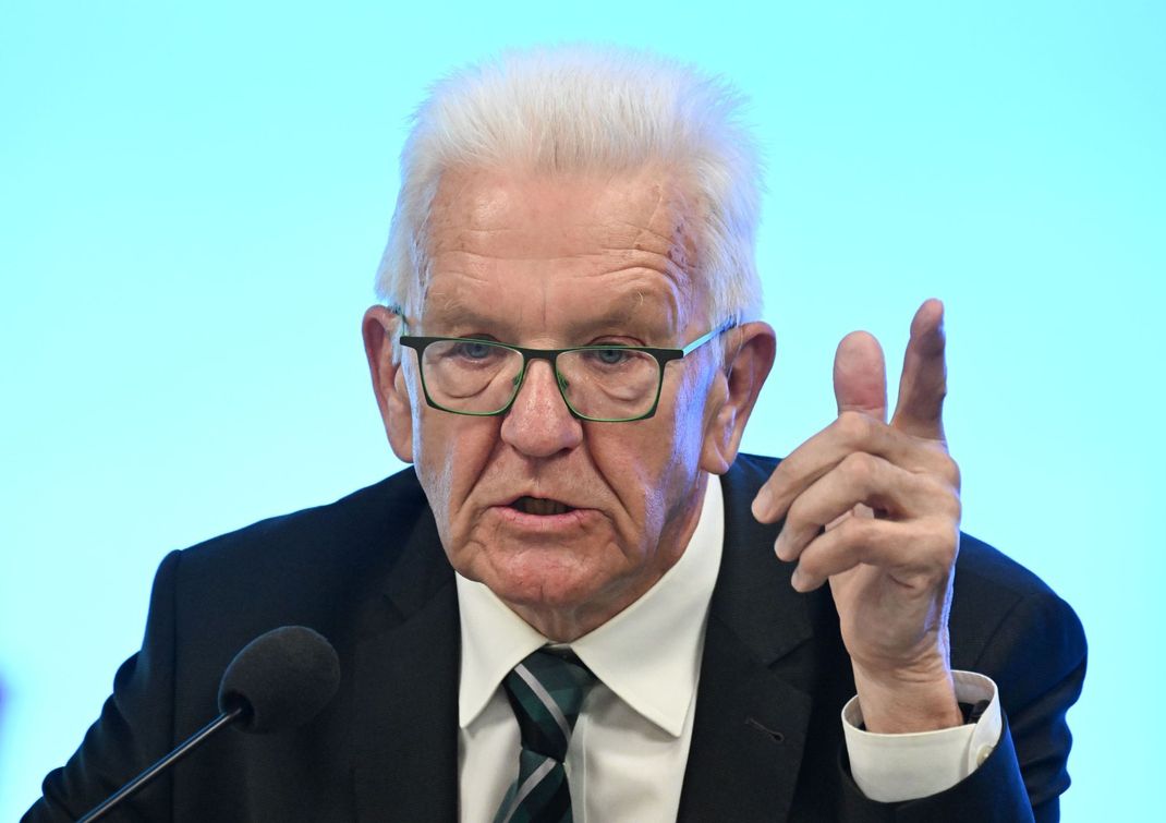 Baden-Württembergs Ministerpräsident Winfried Kretschmann kritisiert beim Thema Grenzkontrollen seine Partei.