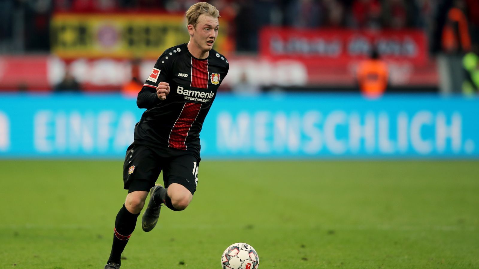 
                <strong>Platz 11 - Julian Brandt (Borussia Dortmund)</strong><br>
                Marktwert: 50 Millionen EuroAlter: 23 JahrePosition: Linksaußen
              