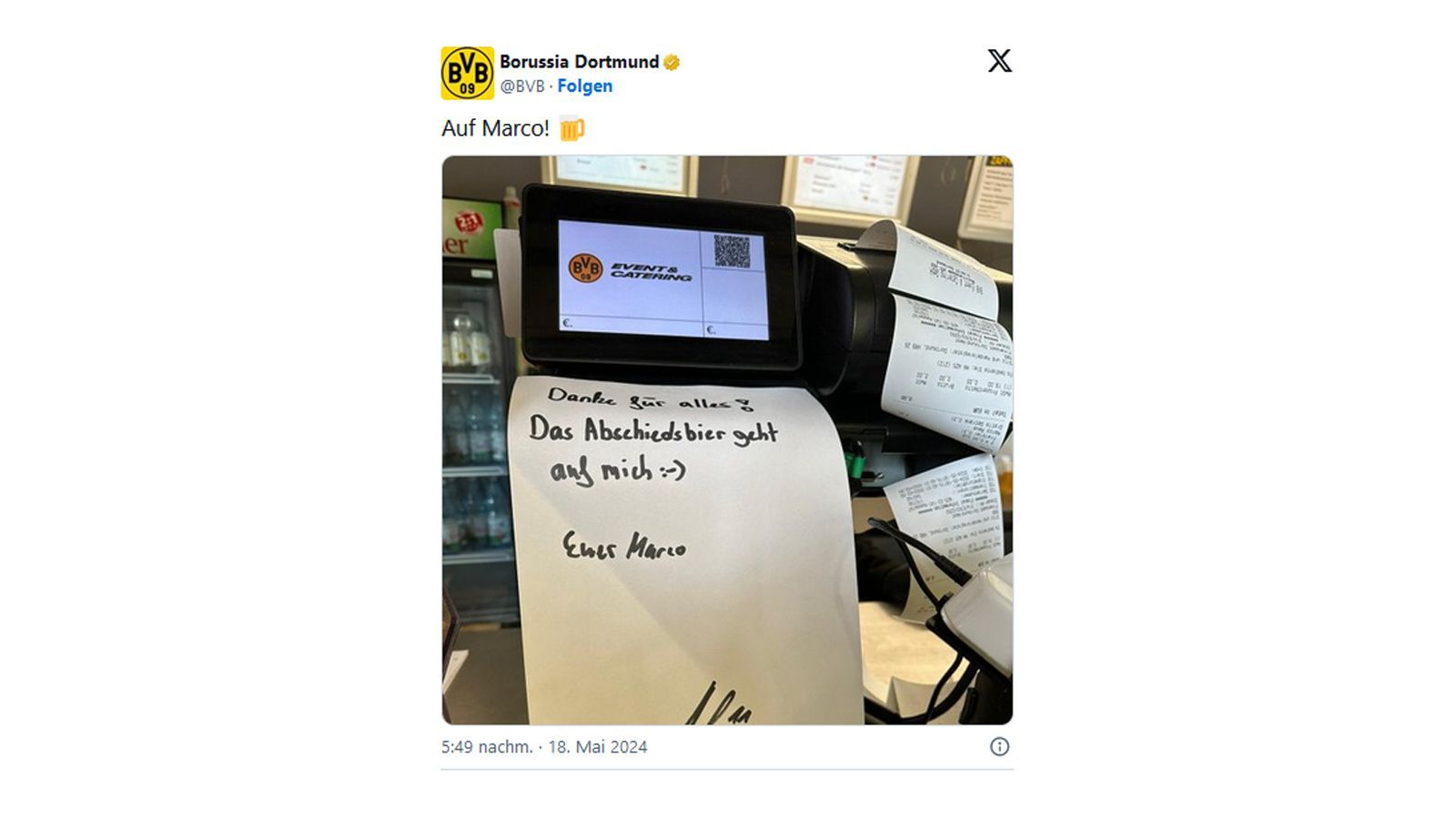 <strong>Marco Reus (Borussia Dortmund)</strong><br>Reus hatte für die Fans auf der Südtribüne eine besondere Überraschung und spendierte allen Freibier. "Danke für alles! Das Abschiedsbier geht auf mich, euer Marco" stand auf Zetteln geschrieben, die an den Kassen beim Ausschank angebracht worden waren. Auf die "Süd" passen fast 25.000 Menschen. 4,90 Euro kostet ein Bier im Signal Iduna Park. Bei einem Hopfengetränk pro Kopf ergäbe sich also die stattliche Summe von 120.000 Euro!