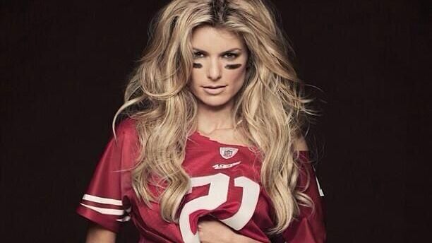 <strong>Marisa Miller (San Francisco 49ers)</strong><br>Auch andere NFL-Teams können mit prominenten Fans angeben: In Kalifornien versammeln sich standesgemäß jede Menge Promis bei den großen Profimannschaften. In San Francisco lässt sich Supermodel Marisa Miller regelmäßig blicken - auch für die 49ers schlägt ihr Herz.