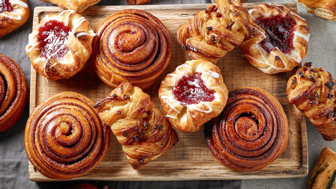 Mangiare pasticcini lievitati subito dopo il risveglio può stressare lo stomaco. 