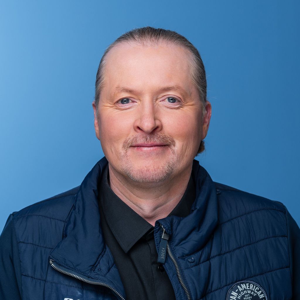 Joey Kelly landet auf Motorhaube und will Rhein durchschwimmen