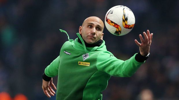 
                <strong>Andre Schubert</strong><br>
                Ein italienischer Journalist fragte den ehemaligen Trainer von Borussia Mönchengladbach, ob er angesichts von sechs Bundesliga-Siegen in Folge zu Beginn seiner Amtszeit der "Harry Potter von Mönchengladbach" sei. Der 44-Jährige antwortete schmunzelnd: "Ich habe keinen Zauberstab. Aber glücklicherweise habe ich einige Zauberer auf dem Platz."
              