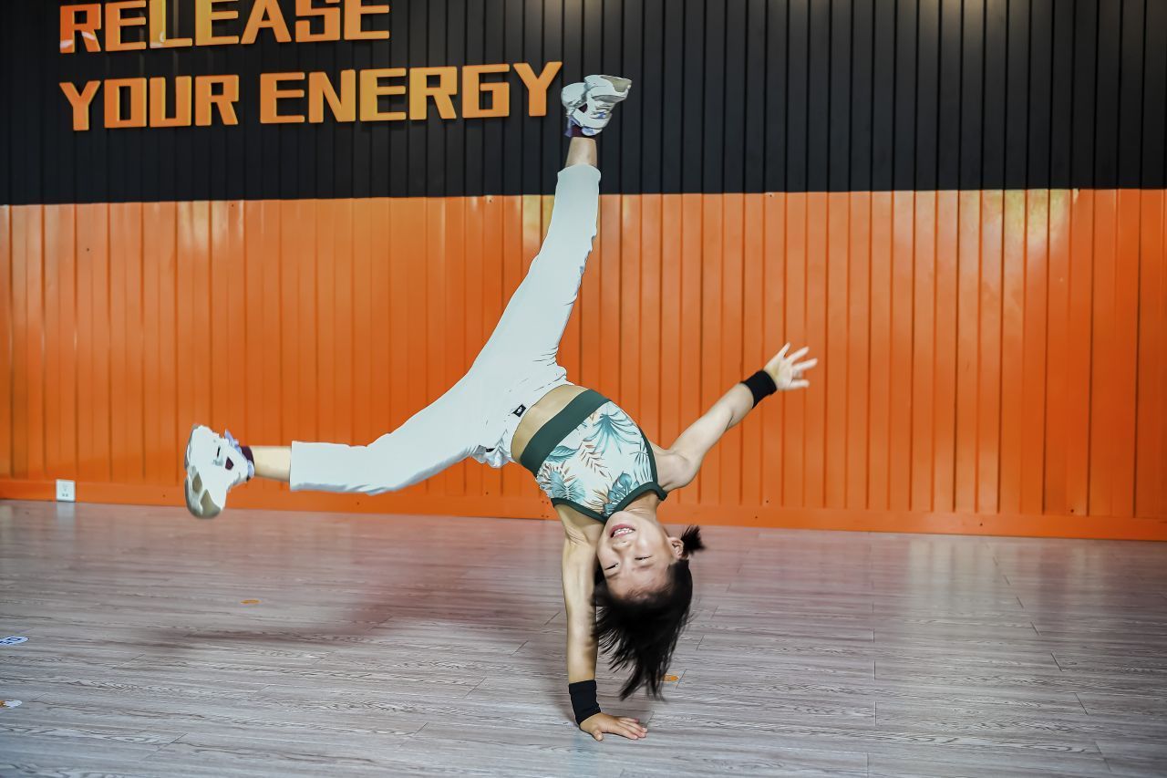 Breakdance: Die siebenjährige Chinesin Qi Yufan stellte mit 121 Airflares den Weltrekord der Frauen auf. Bei dieser Figur stehen die Tanzenden auf den Händen und drehen die Beine in der Luft. Unter den Männern sicherte sich ihr 11-jähriger Landsmann Wang Guanwutong mit 94 Airflares den Rekord.