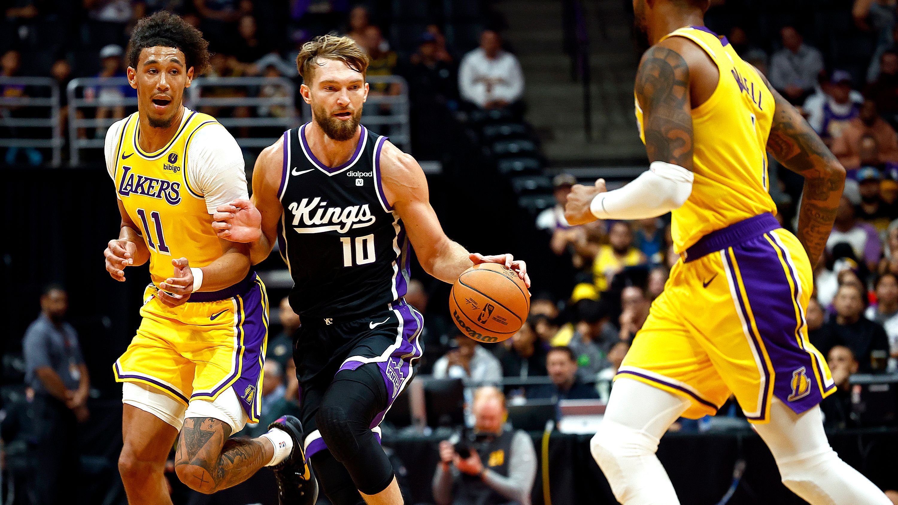 <strong>11. Sacramento Kings (zuvor Rang 12) </strong><br>Sechs Siege in Folge, doch zuletzt dann drei aus fünf Spielen verloren. Dabei wackelt die Defensive weiter gewaltig. Bei den drei Niederlagen kassierten die Kings im Schnitt 126 Punkte. Fox spielt noch immer den Basketball seines Lebens. Unterstützung bekommt er von Sabonis und Monk. Doch es braucht mehr von den anderen.