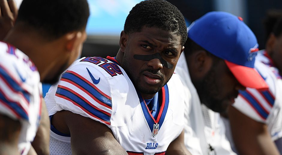 
                <strong>Reggie Bush (Buffalo Bills)</strong><br>
                Saison zum Vergessen wäre bei Reggie Bush noch weit untertrieben. Der Running Back der Buffalo Bills würde die vergangenen Monate wohl am liebsten aus seinem Leben streichen. Denn während der Regular Season 2016 unterlief ihm Historisches. Er avancierte zum ersten Ballträger, der trotz mindestens zehn Läufen mit einem Raumverlust aus einer Saison geht. Bushs Horror-Werte: Seine zwölf Versuche kosteten sein Team insgesamt drei Yards. Immerhin gibt's von der NFL dennoch 14.615,83 US-Dollar.
              