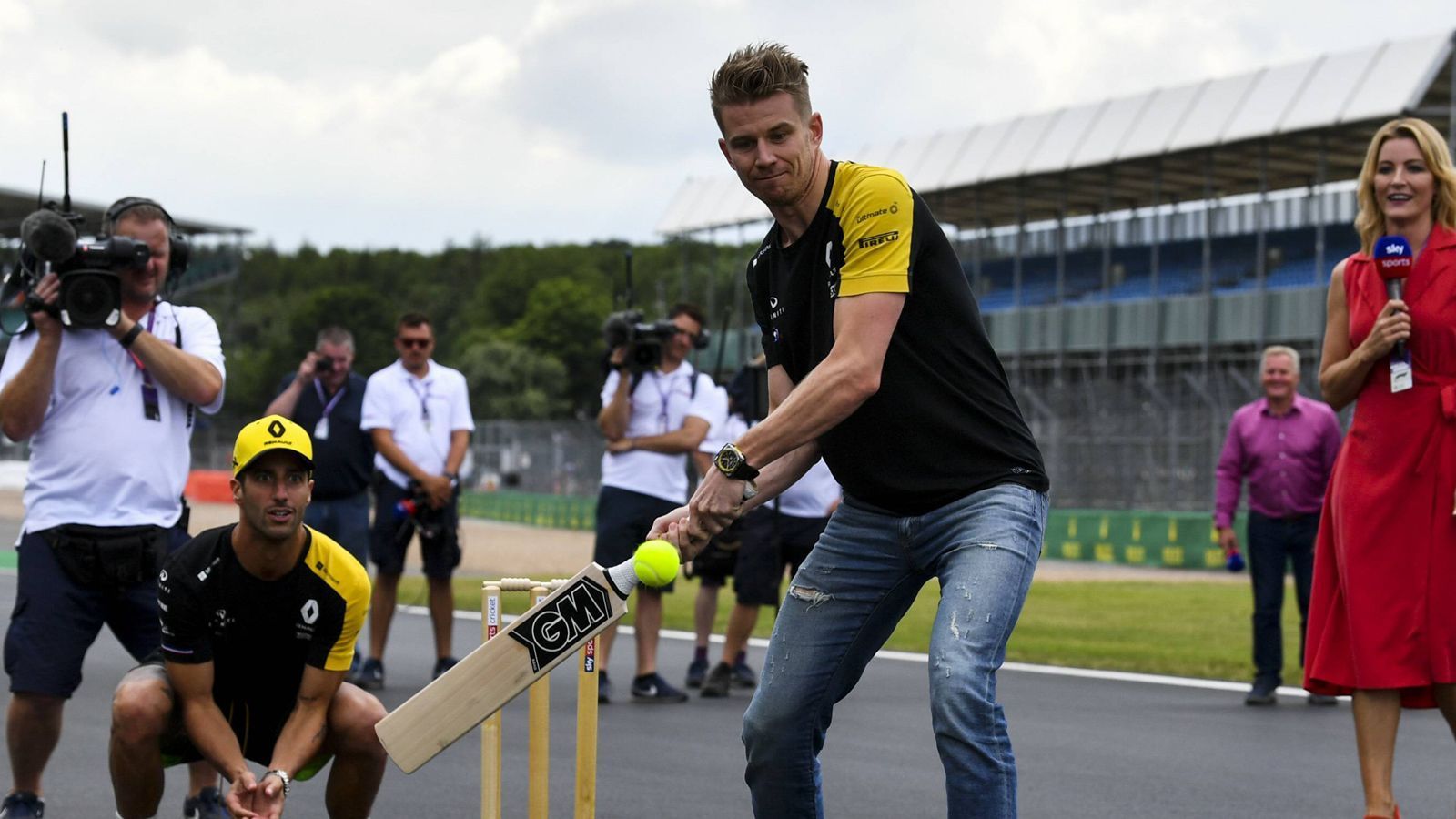 
                <strong>Nico Hülkenberg (Renault)</strong><br>
                Größe: 1,84 Meter
              