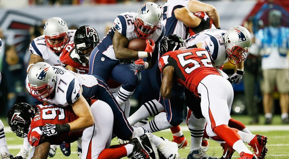 
                <strong>Patriots gegen Falcons - das sind die ungedrafteten Spieler</strong><br>
                Mit Julio Jones, Dwight Freeney oder Dont'a Hightower stehen zahlreiche frühere Erstrunden-Draftpicks im Super Bowl LI. Aber auch Spieler, die in keiner Runde des NFL-Drafts ausgewählt wurden, sind in diesem Jahr prominent vertreten. Insgesamt 32 der 106 Spieler sind in keiner Runde gezogen worden (18 bei den Falcons, 14 bei den Patriots). ran.de zeigt euch, wer.
              