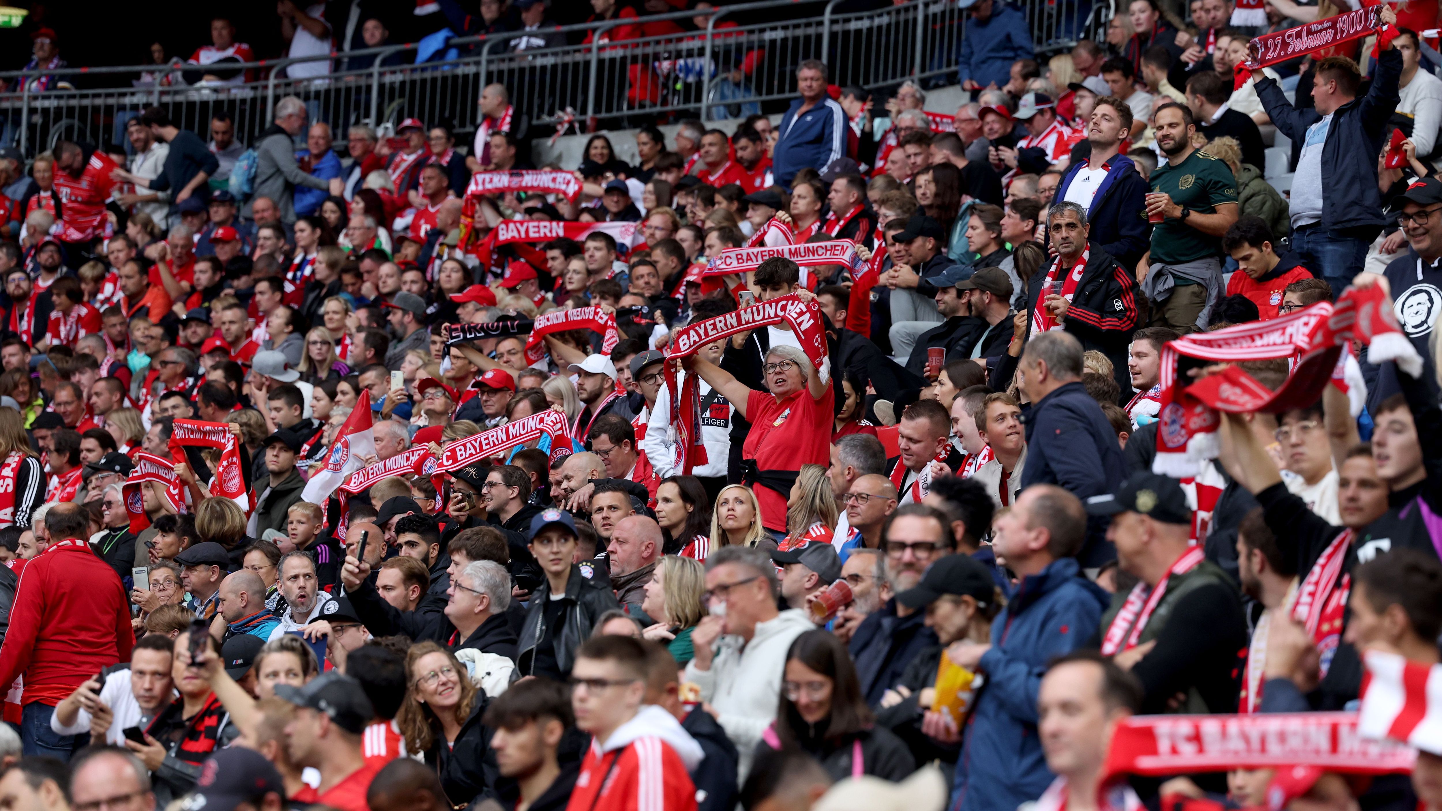 <strong>Platz 2: FC Bayern München</strong><br>Verkaufte Dauerkarten: 38.000<br>Verkauf beendet? Ja<br>Zuschauerkapazität in der Allianz-Arena: 75.024