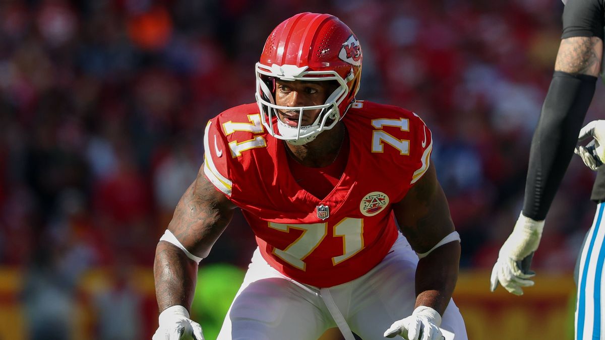 November 23, 2025: Kansas City Chiefs offensive tackle Josh Simmons (71) looks to block during an NFL, American Football Herren, USA football game against the Indianapolis Colts at GEHA Field at Ar...