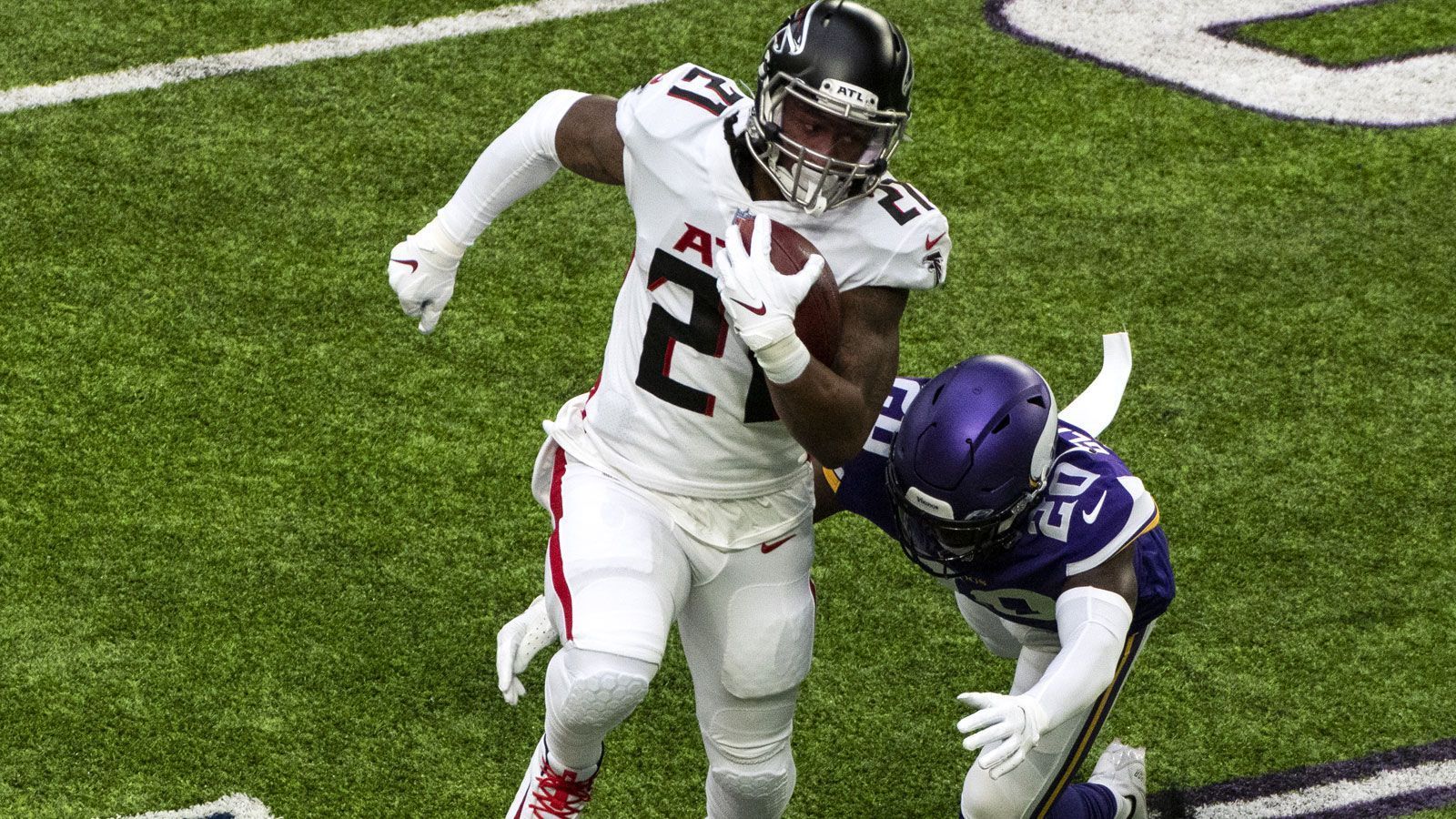 
                <strong>Todd Gurley (Running Back)</strong><br>
                &#x2022; Letztes Team: Atlanta Falcons -<br>&#x2022; Status: Unrestricted Free Agent -<br>&#x2022; Letztes Gehalt (Saison 2020): 3.500.000 Dollar -<br>&#x2022; Alter: 27 Jahre<br>
              