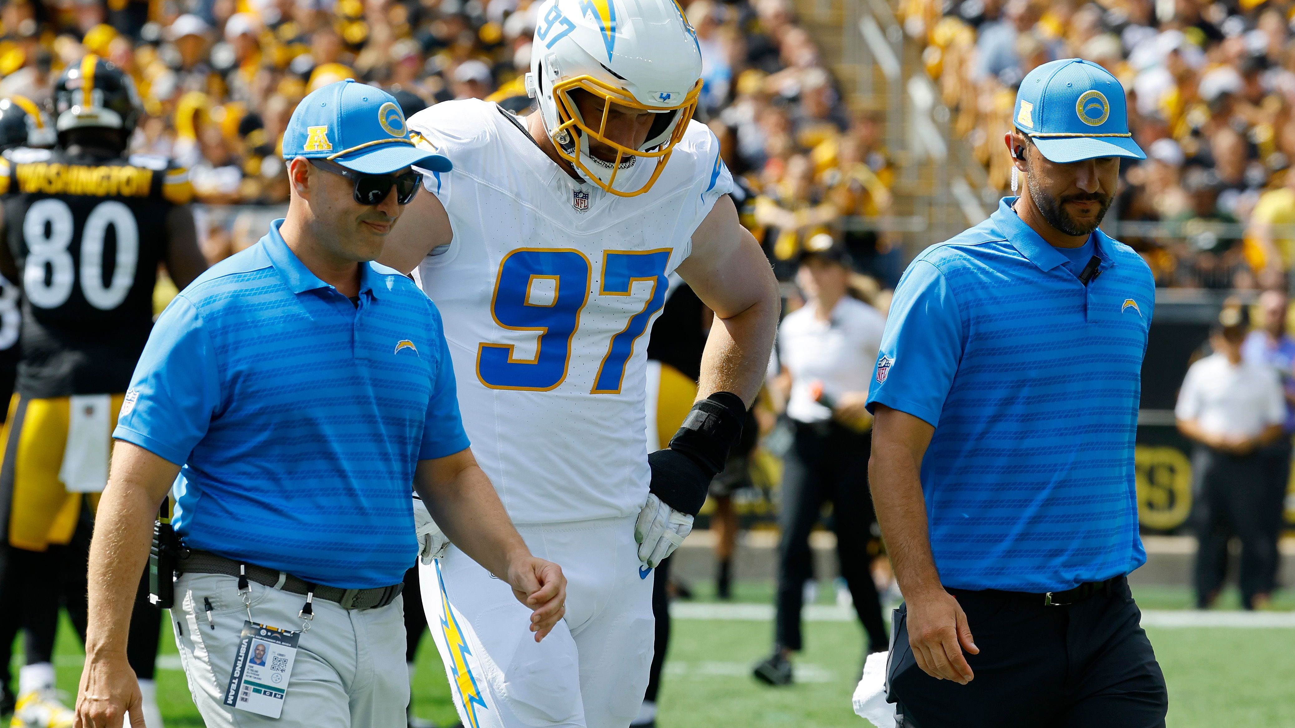 <strong>Joey Bosa (Los Angeles Chargers)</strong><br>Doch damit nicht genug, auch Joey Bosa musste das Spielfeld verletzt verlassen. Der Star-Defensive-End konnte aufgrund einer Hüftverletzung nicht weiterspielen.