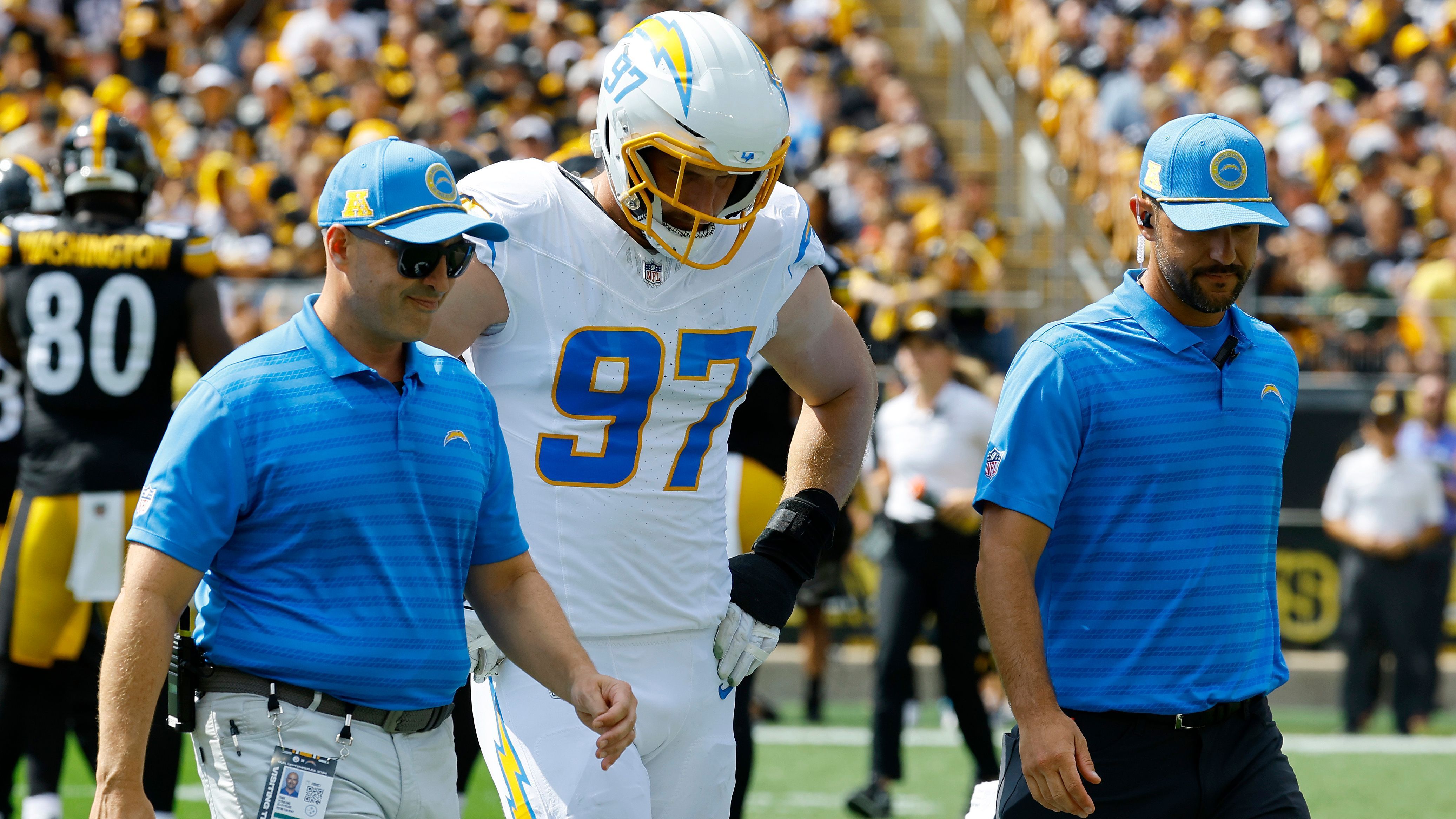 <strong>Joey Bosa (Los Angeles Chargers)</strong><br>Joey Bosa musste das Feld in Woche 3 verletzt verlassen. Der Star-Defensive-End konnte aufgrund einer Hüftverletzung nicht weiterspielen. Das Spiel gegen die Chiefs in Woche 4 verpasste er deswegen, nun hatten die Chargers ihre Bye Week. Ob er in Woche 6 wieder dabei ist, ist noch offen.